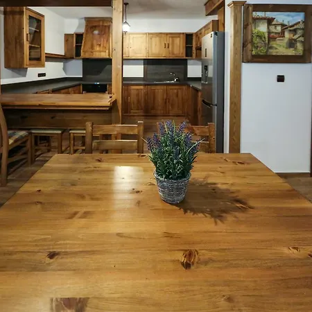 Πανσιόν Guest House Leshten 2*